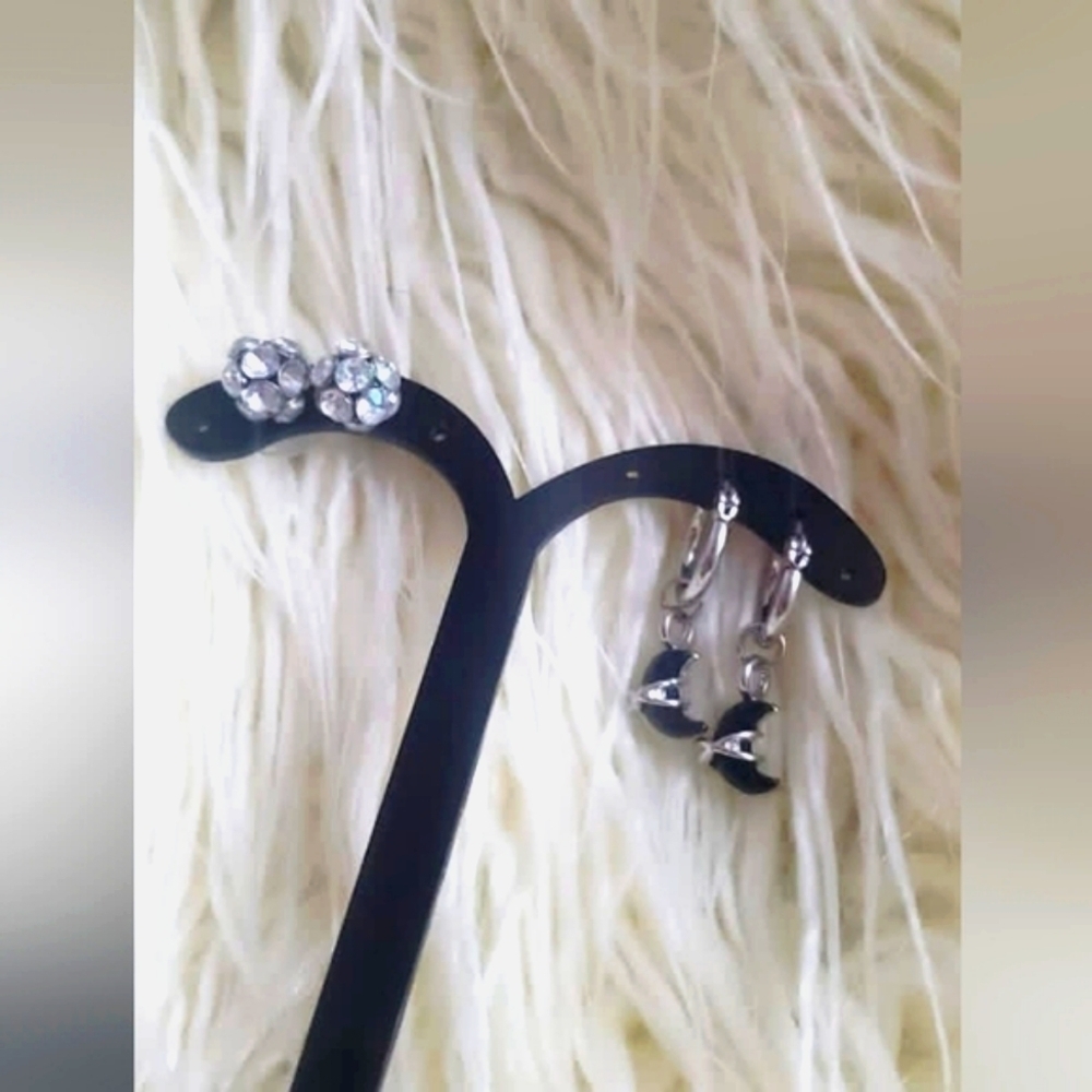 Vintage Crystal Tone Rhinestone Stud Earrings. Crystal Tone Earring For Women.🌴